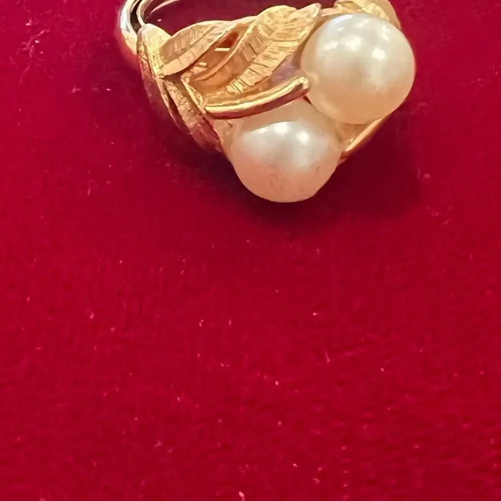 Vintage Avon faux pearl ring